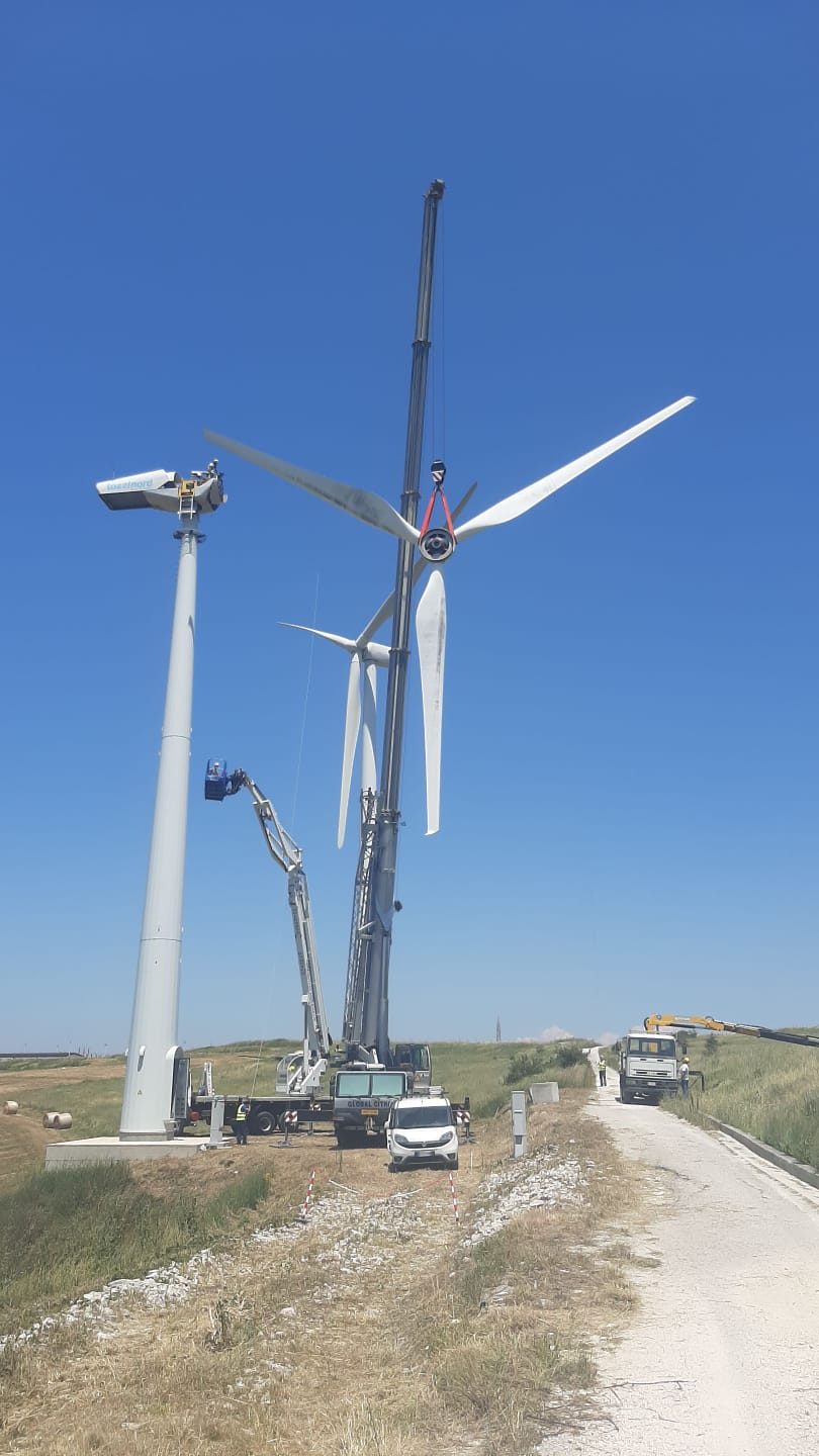 Installazione turbina accanto a impianto Tozzi Nord già operativo